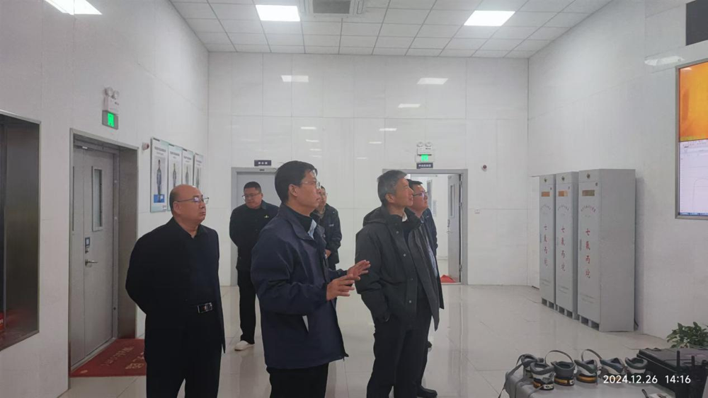 檢查過(guò)程中，董事長(zhǎng)羅漢峰、總經(jīng)理薄.png